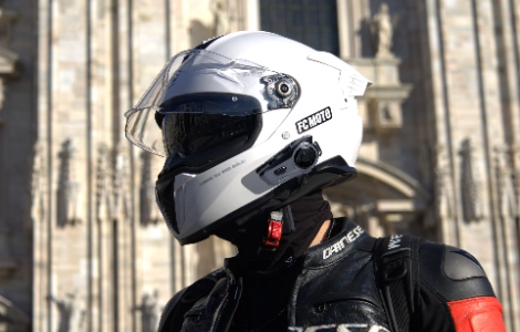 OHMIEX brilla en EICMA Mil&aacute;n 2025 con su nuevo casco inteligente Bluetooth D9