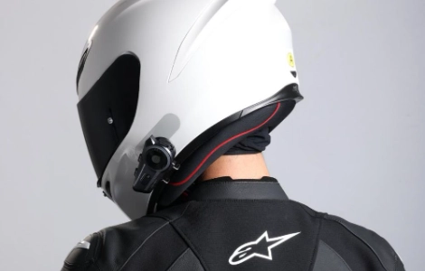 Revisi&oacute;n de los auriculares Bluetooth con casco OHMIEX D9: instalaci&oacute;n Plug-and-Play, duraci&oacute;n de la bater&iacute;a de 24 horas y compatibilidad con cascos de varias marcas